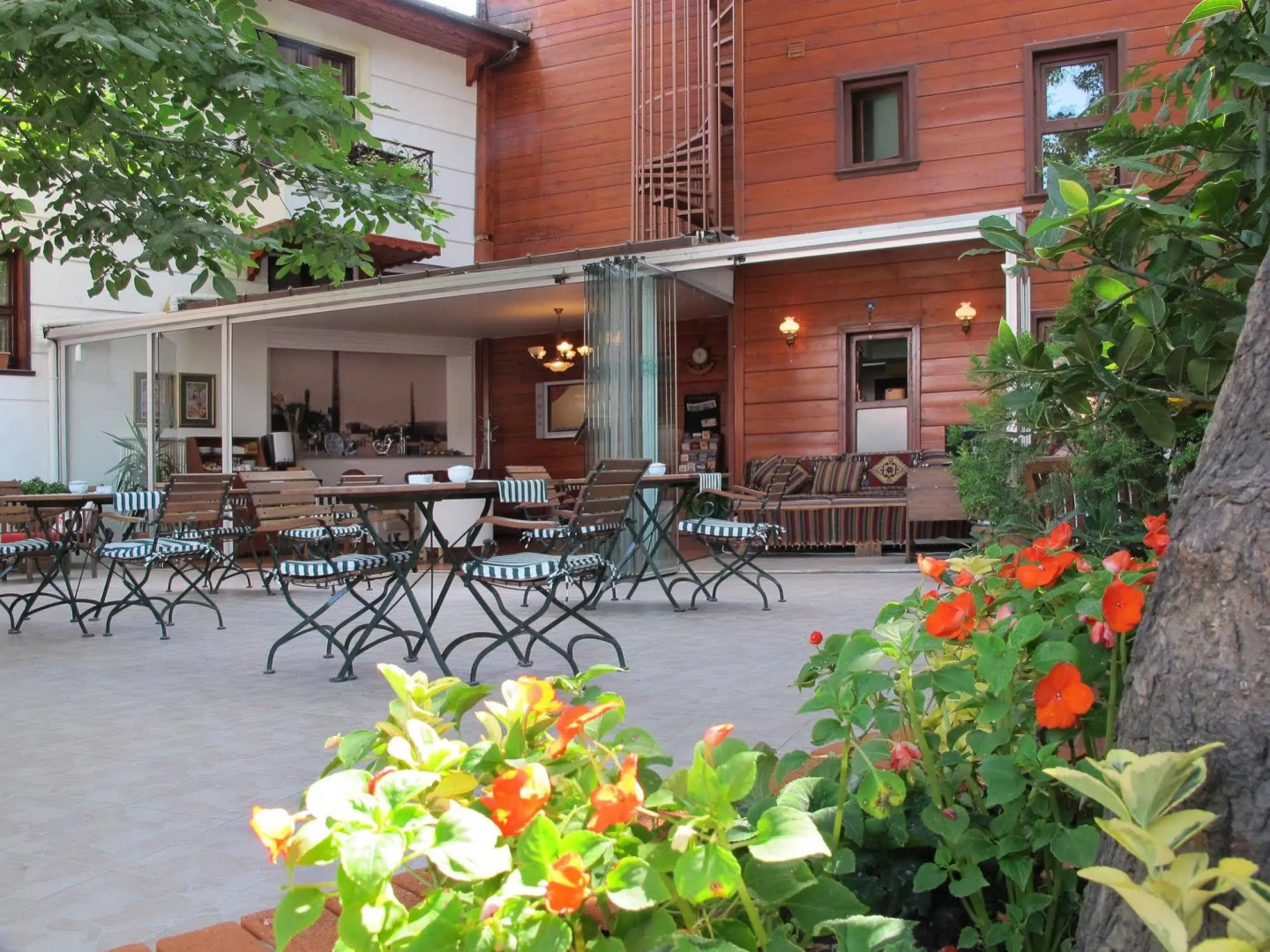 Rose Garden Suites