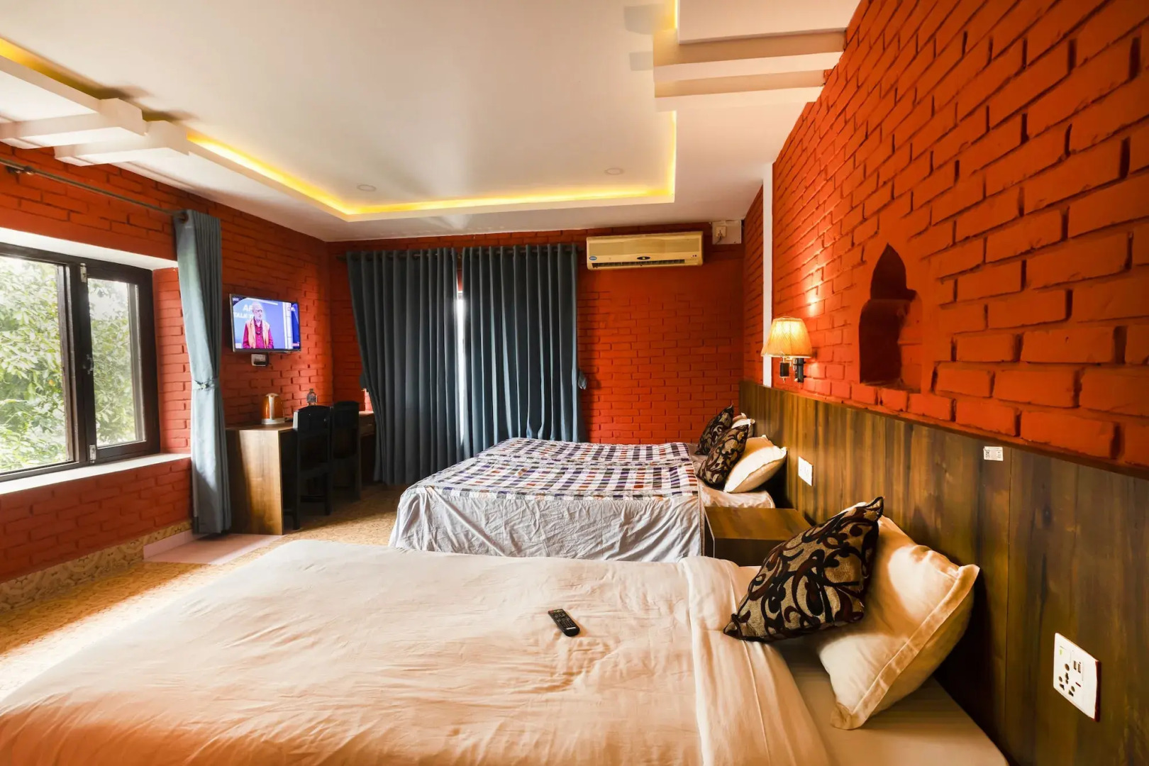 Hotel Parkside & Swimming Pool-Between Greenery and Azure ,Your Perfect Retreat