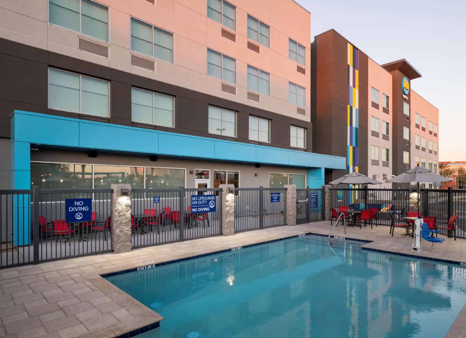 Tru By Hilton Phoenix Glendale Westgate, AZ