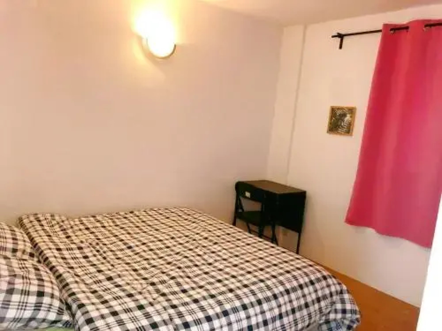 A Simple Bedroom In A Shared Apartment 20 Min To Paris Center