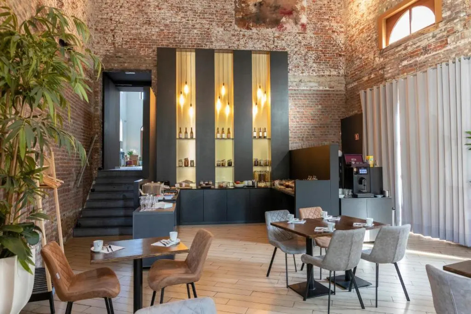 Eburon Hotel - Different Hotels