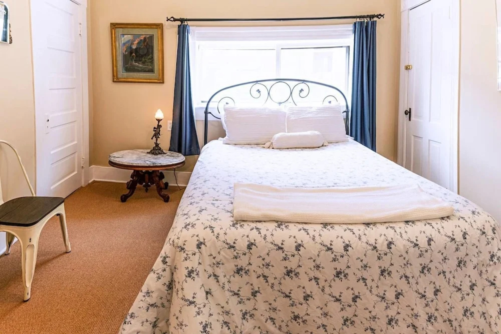 '1900' House and Cottage ~ Near OSF ~ Sleeps 10