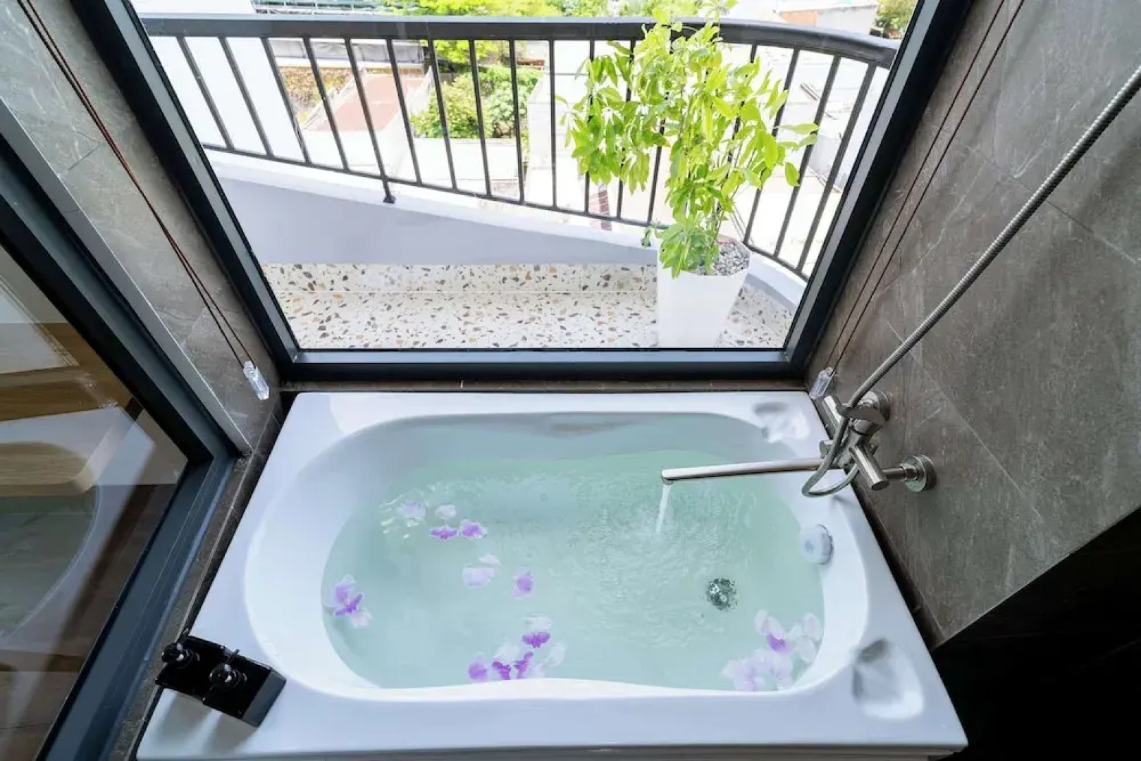 Osaka Boutique Phan Thiet Hotel