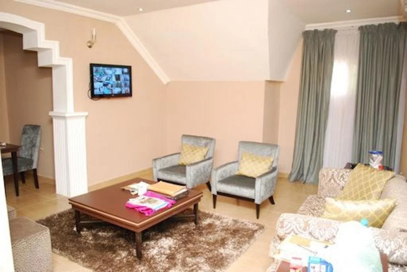 Valley Point Hotel & Suites