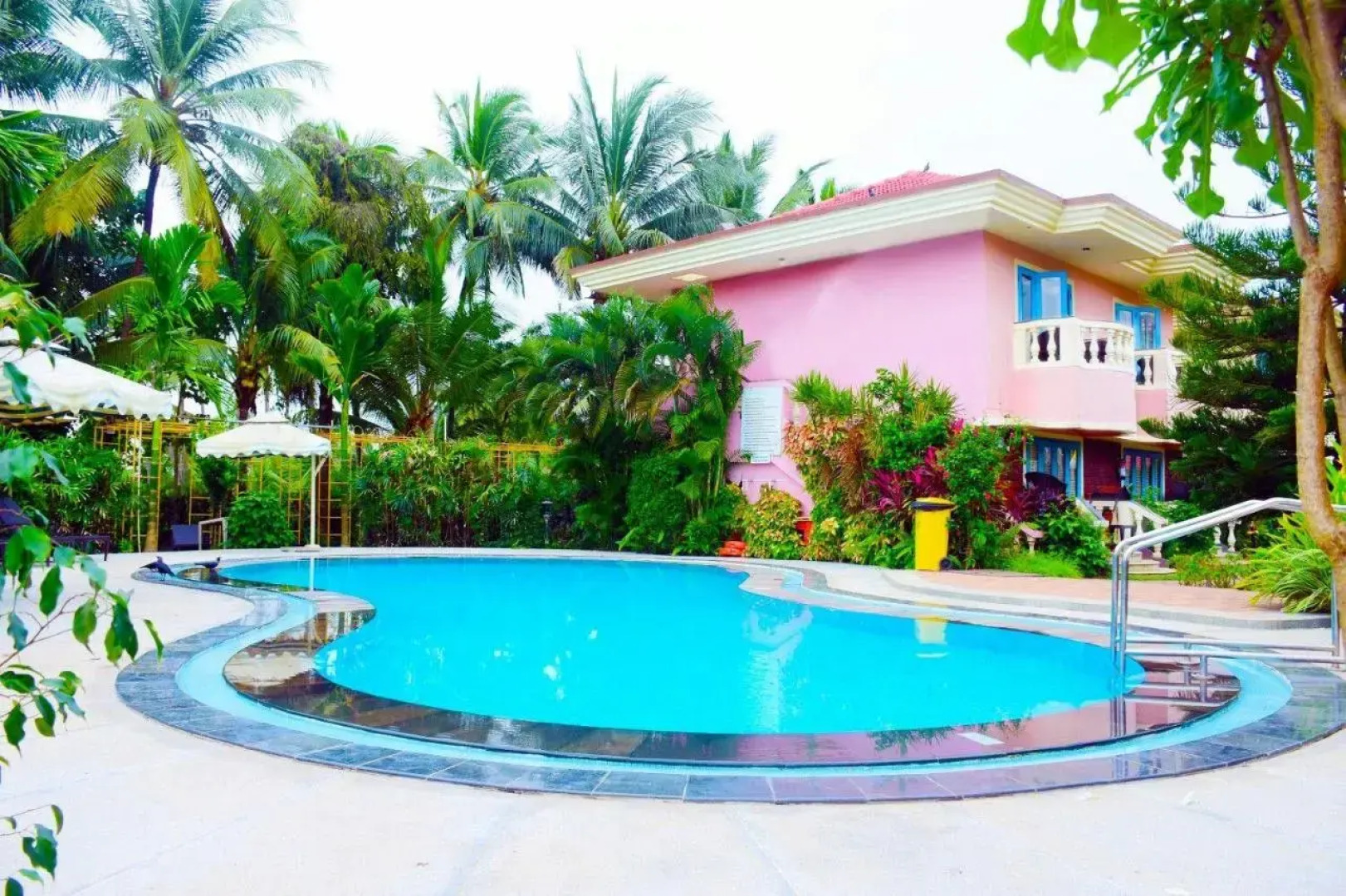 Coconut Grove Beach Resort