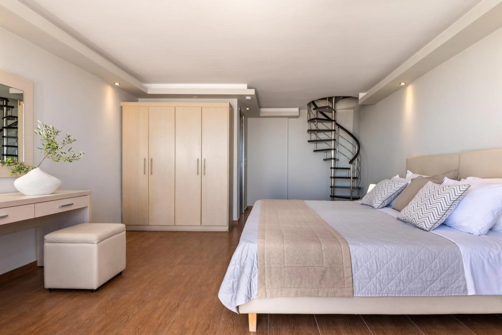 Splendour Hotel and Suites