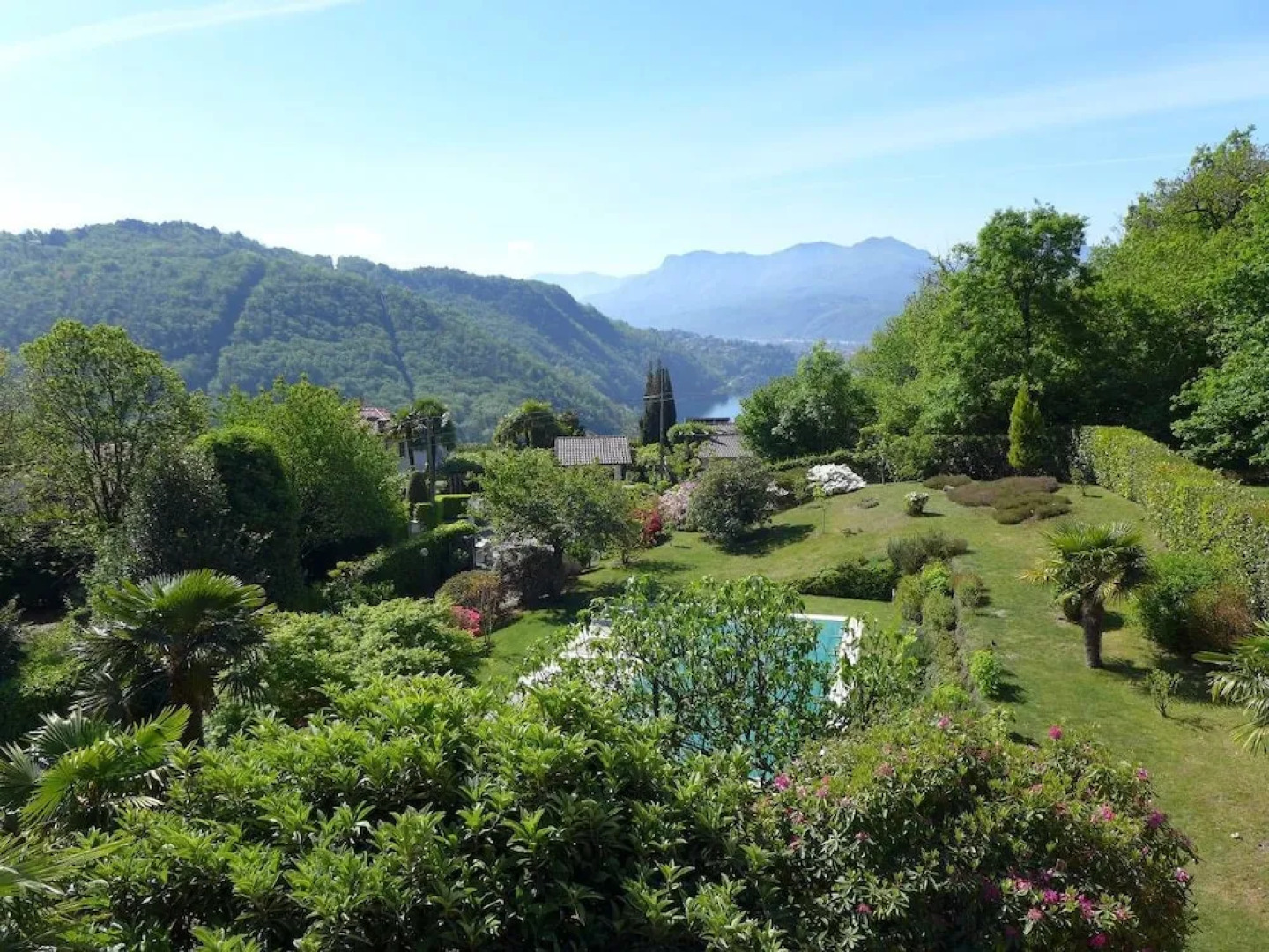 Stunning 4 bed Villa With Private Pool, Bbq, Wifi, Lake Views, Walking Distance to Restaurant