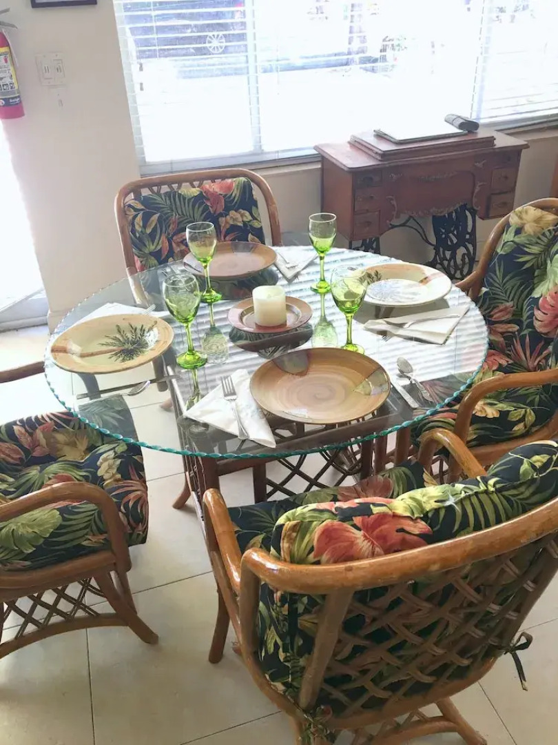 Key Lime Sailing Club And Cottages