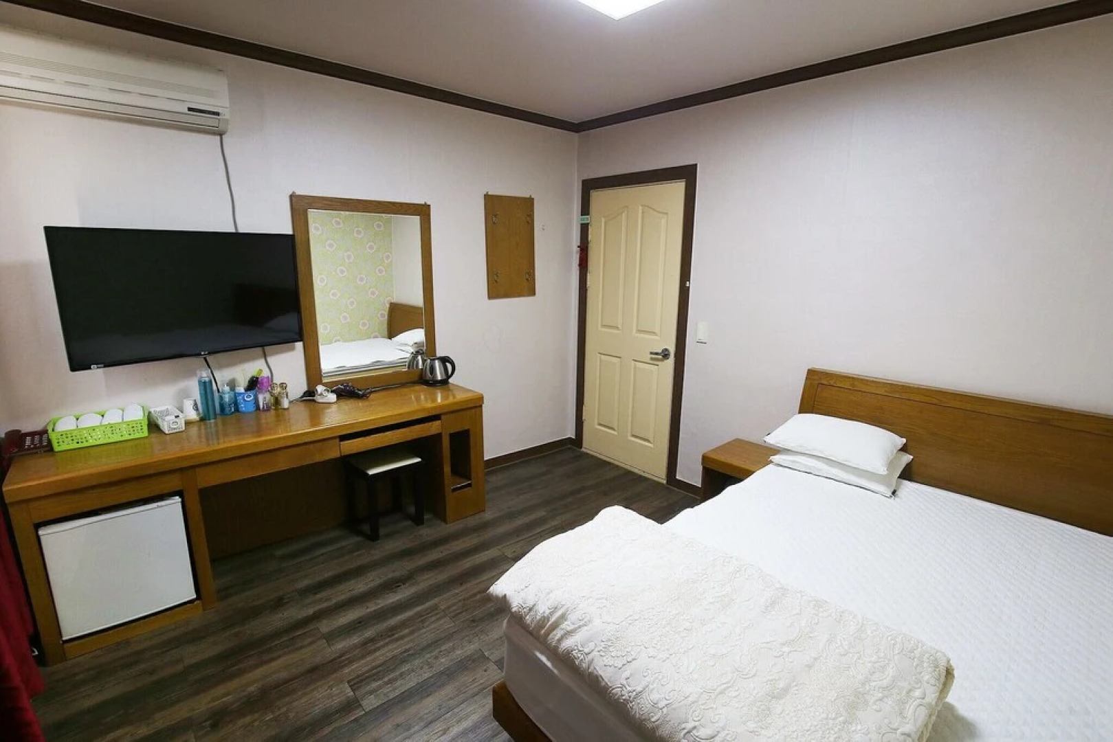 Nonsan Hwangje Motel