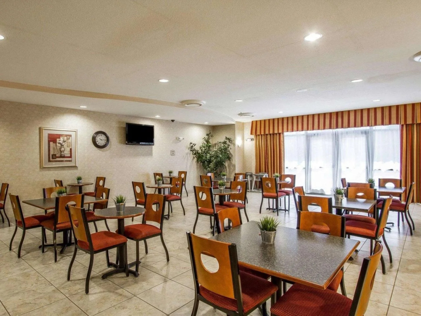 Comfort Suites Glendale - State Farm Stadium Area