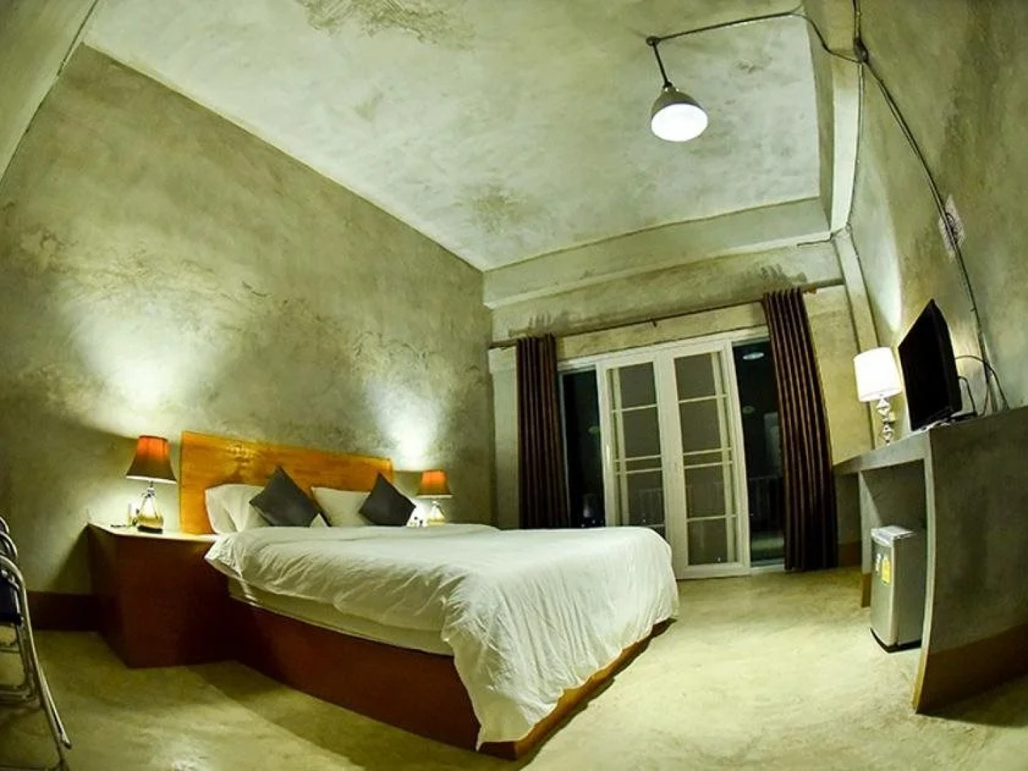 Baan See See Moutain View