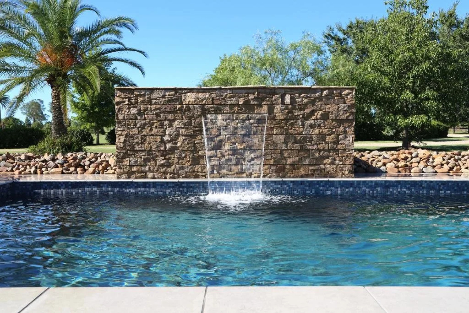 Lilies on Lovedale Estate - Heated Pool and Spa