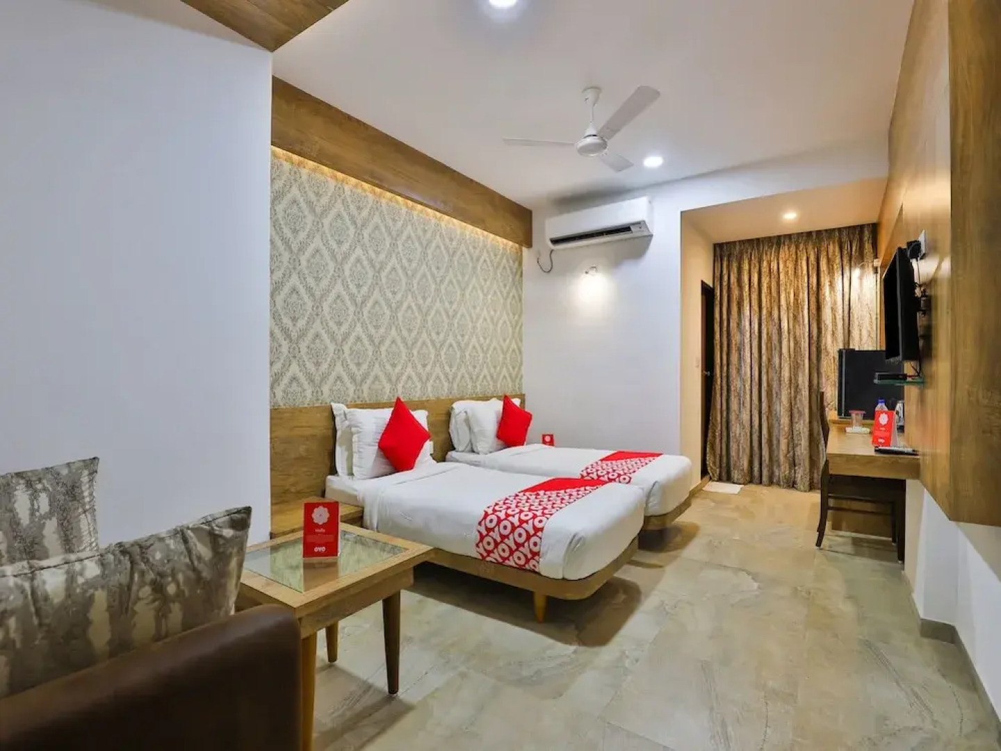 OYO 18585 Hotel Rajdhani