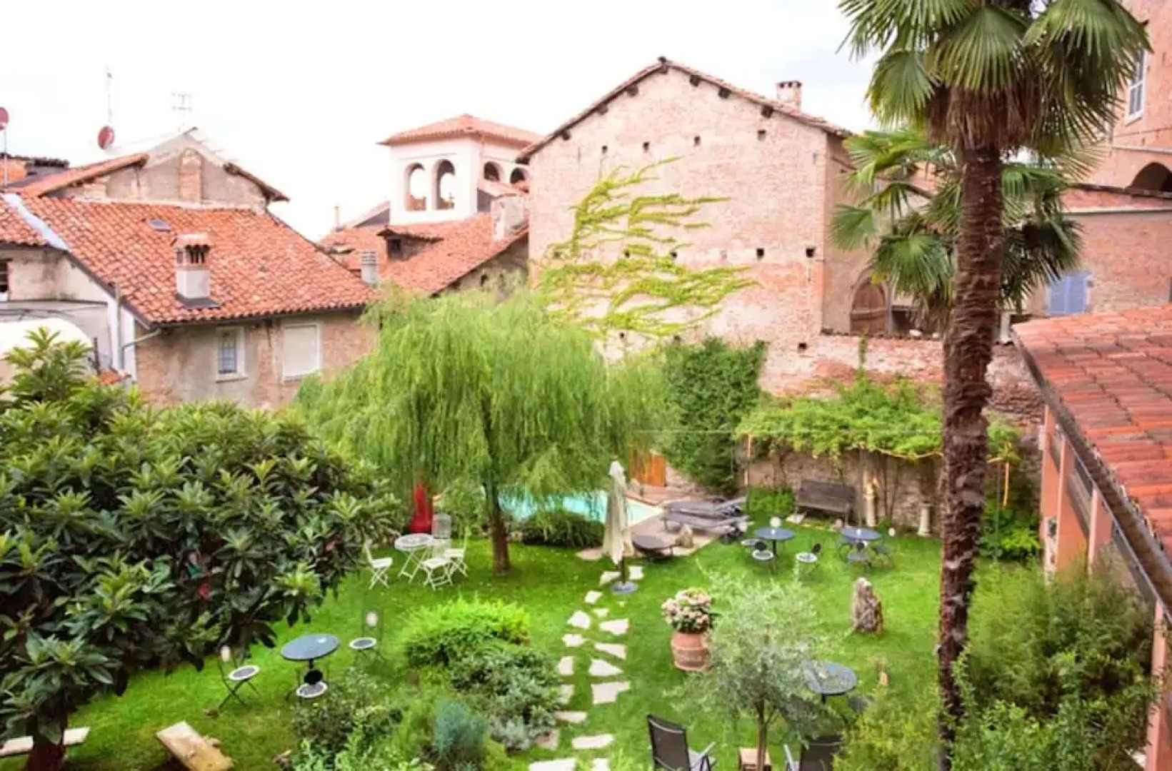 Studio in Piazza, With Shared Pool, Enclosed Garden and Wifi Near the Slopes