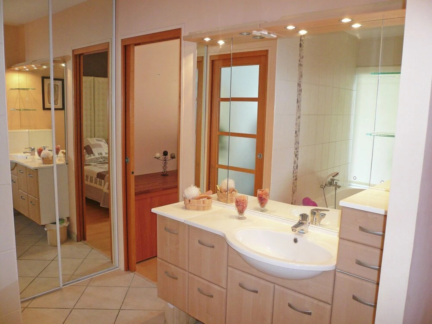 very comfortable house, located between Raissac and Canet d'Aude