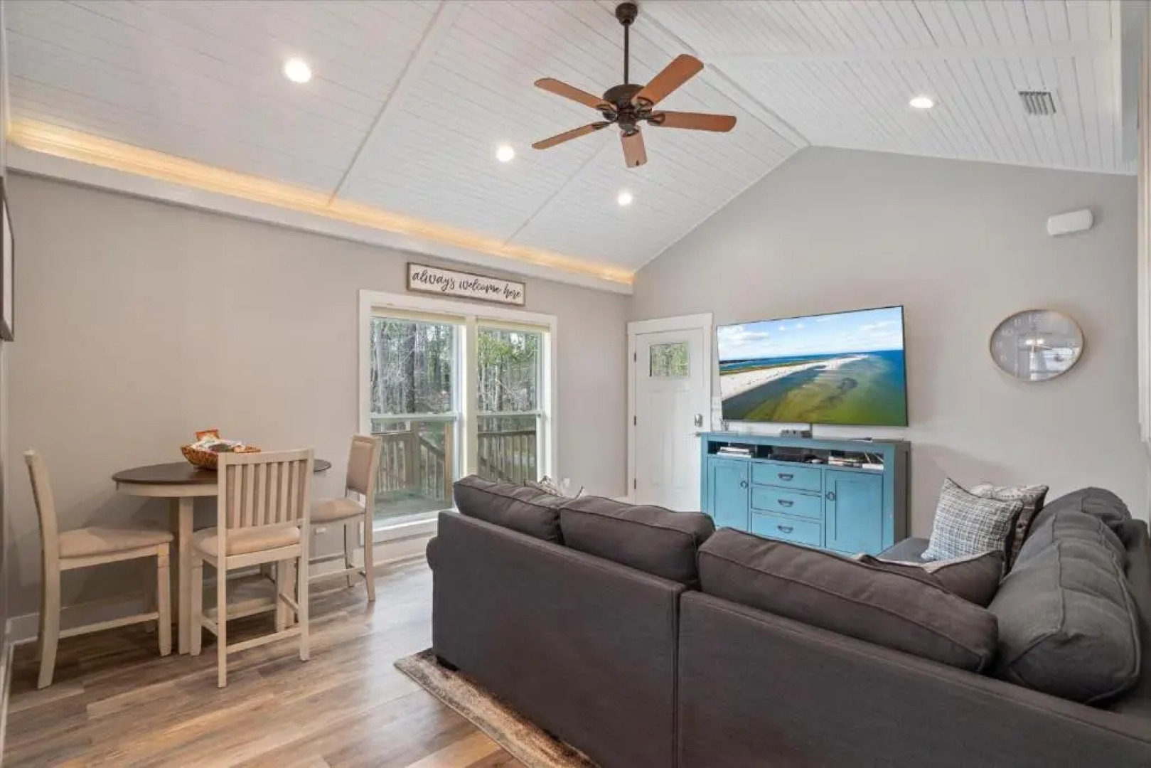 The Hummingbird House - East End Island / Pet Friendly