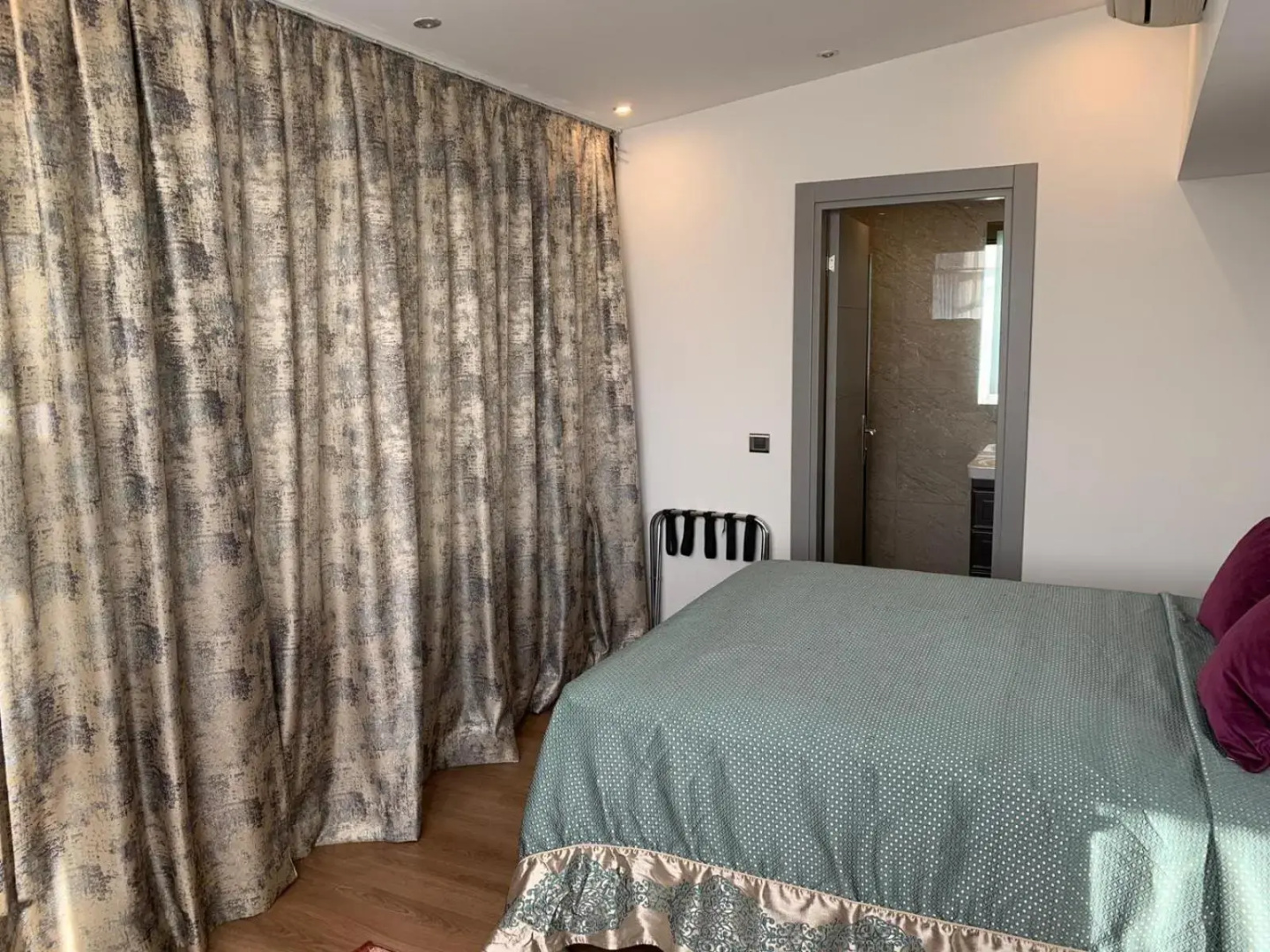 Regency World Suite