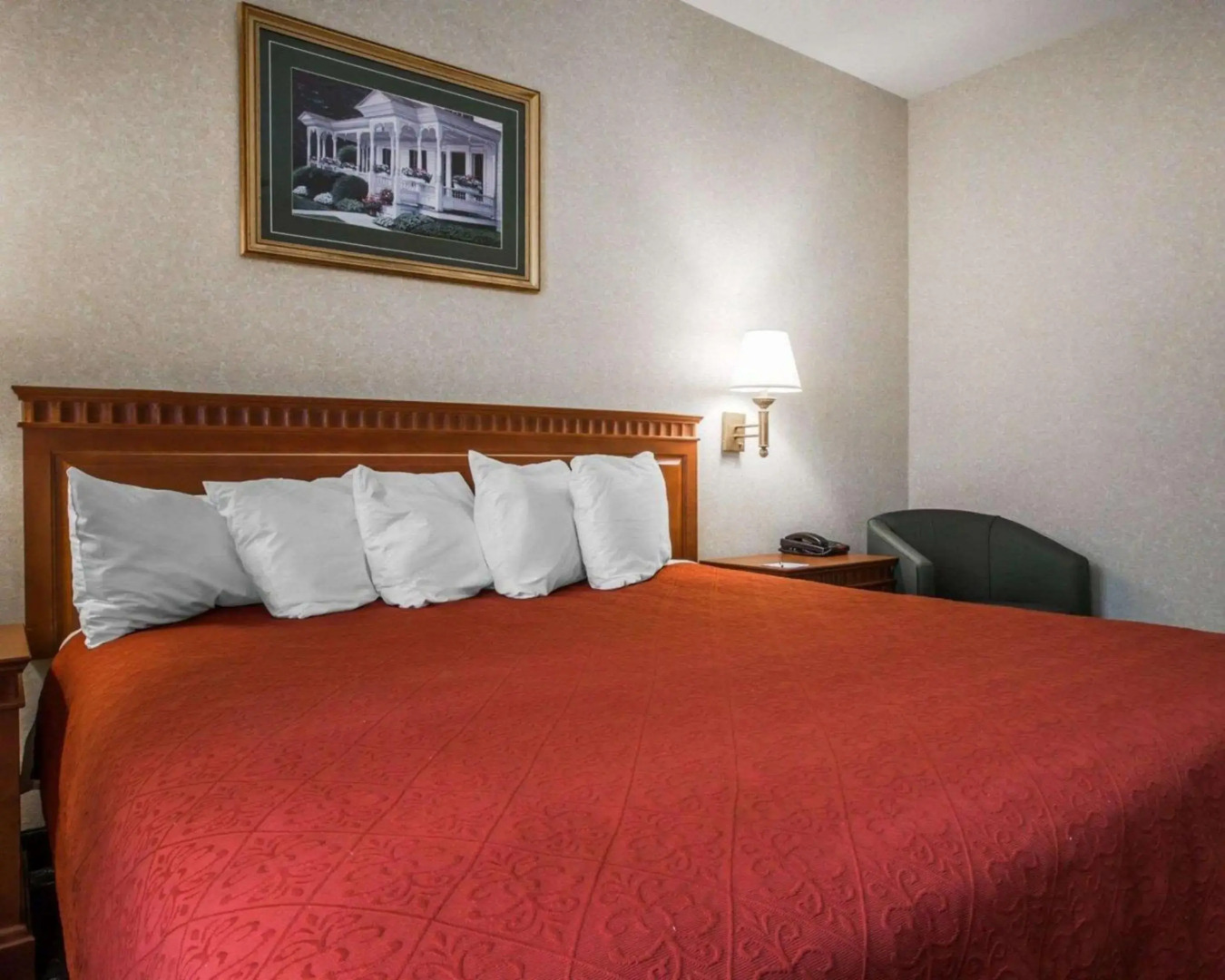 Econo Lodge Glens Falls / Lake George