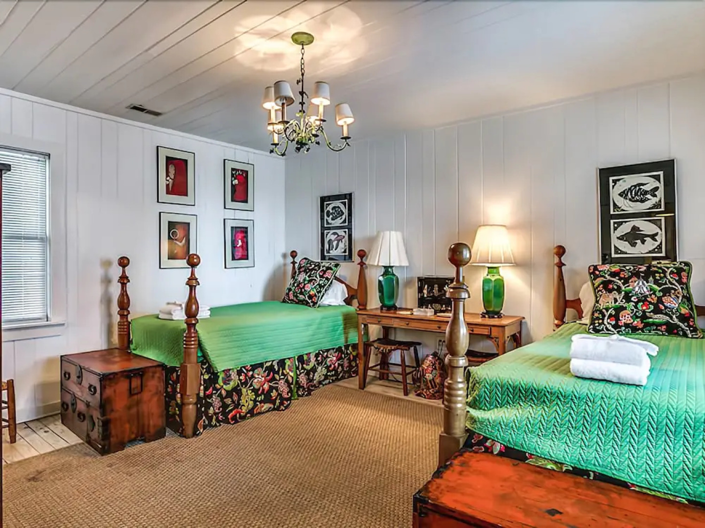 2000 Arthur Oxner 8 Br home by RedAwning