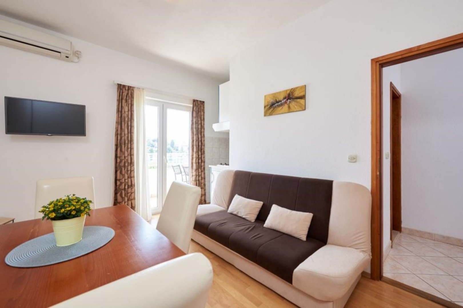 Apartment Mare - 30 m from pebble beach: A3 Seget Vranjica, Riviera Trogir