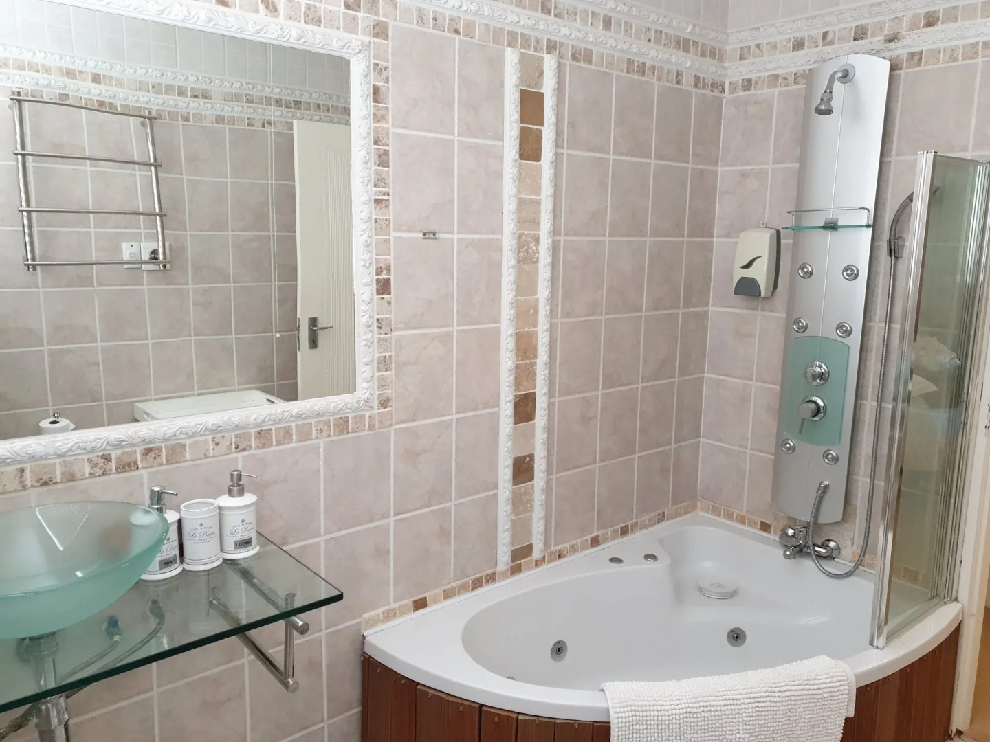 Belurana Collection River Manor