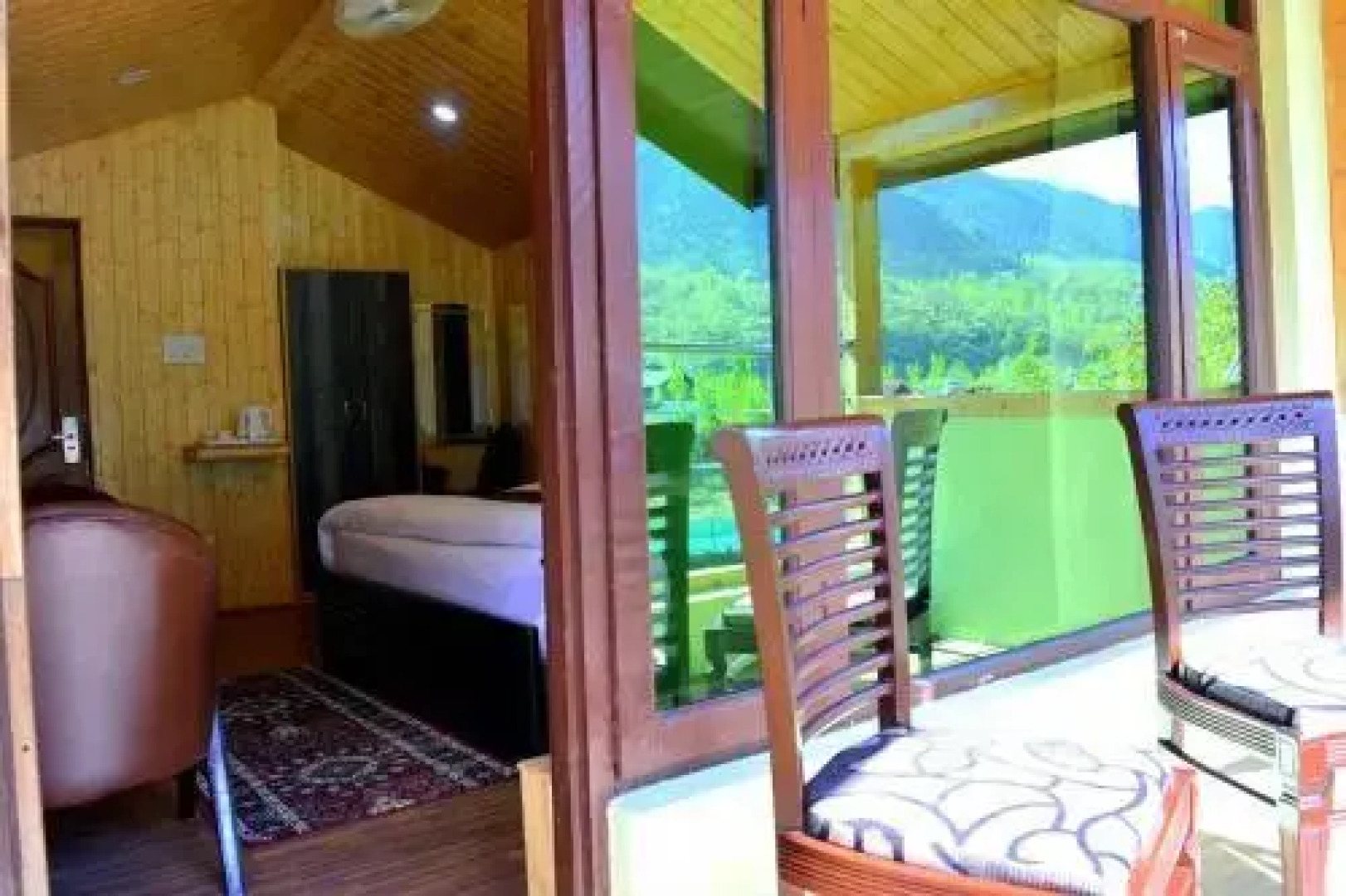 Lidder Spring Resorts