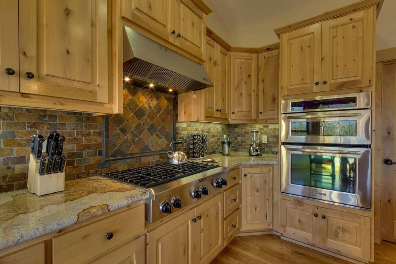 Shaquinaw by Lake Tahoe Accommodations