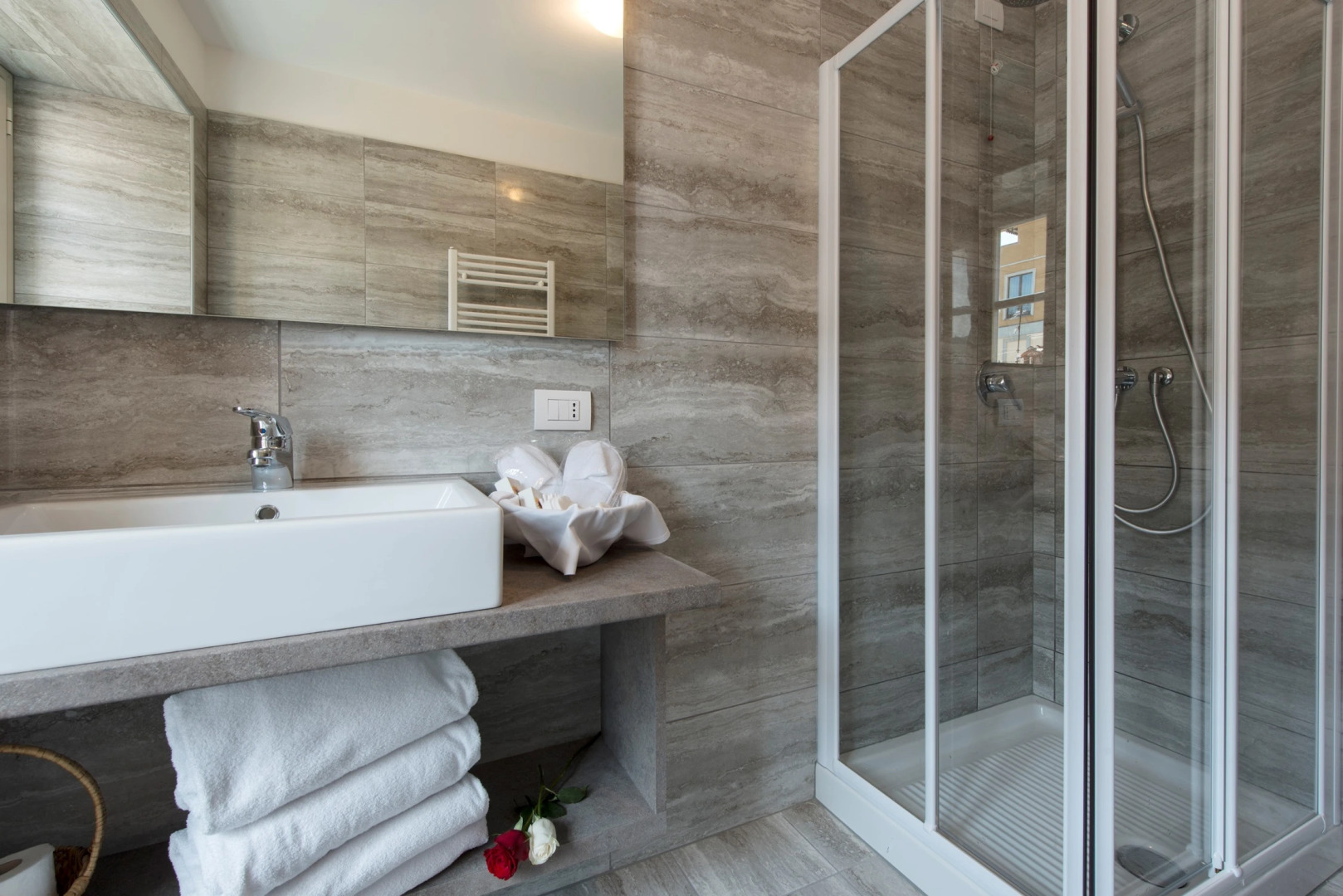 Apt. Luxury Britannia