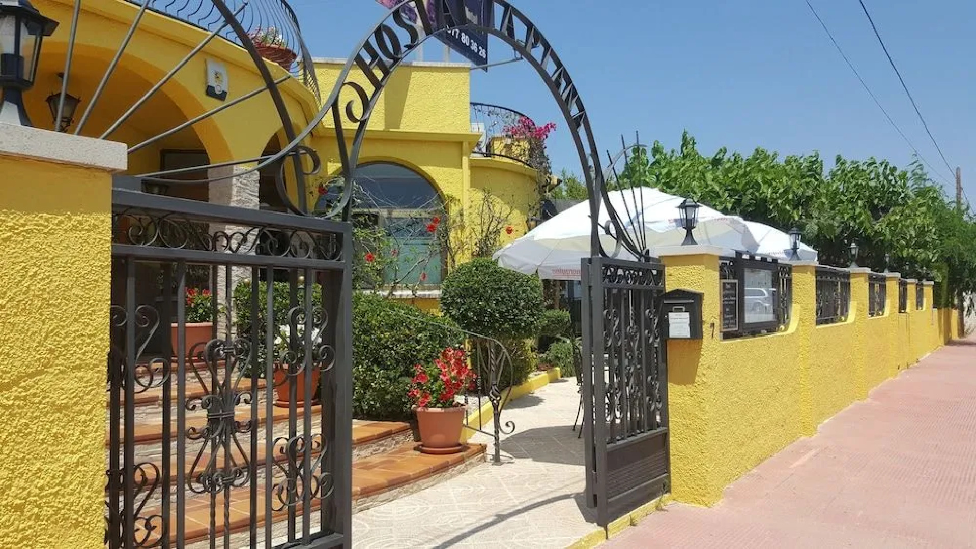 La Nova Tenalla - Adults Only