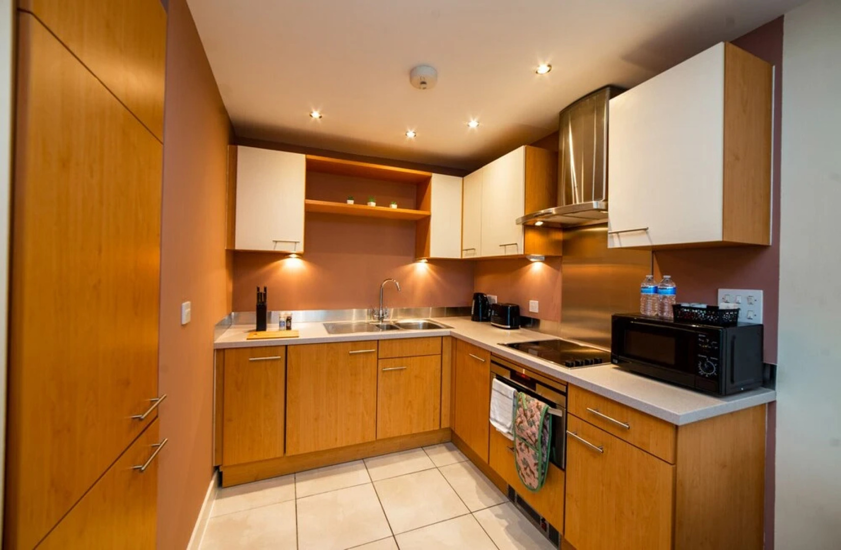 Dyzyn Living B2B Stays Pet Friendly Parking Wifi