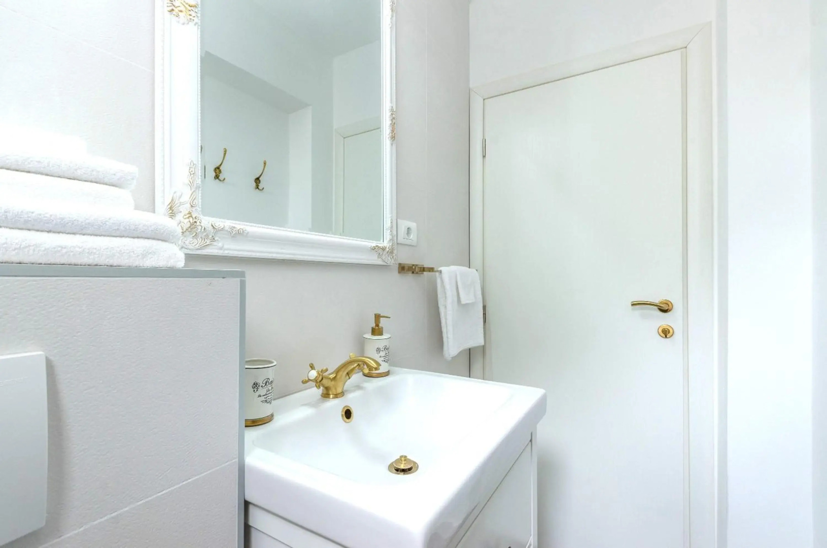 Summer House Bougainvillea by Dubrovnik Colors