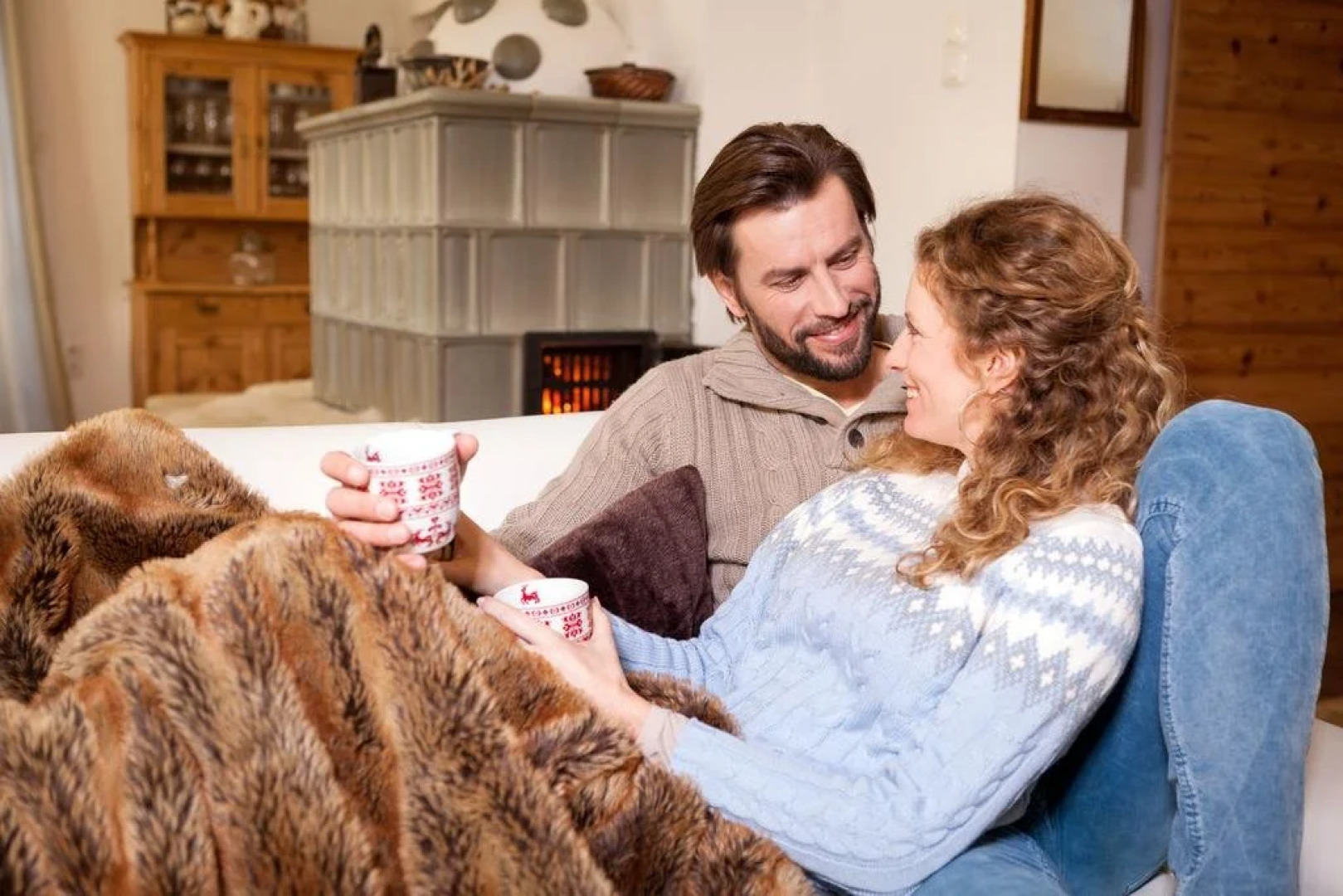 Holidaysun, Chalet Foresthouse, Detached Villa, 1000 qm garden, mountainview, whirlpool, BBQ&bikes&sunbeds for free