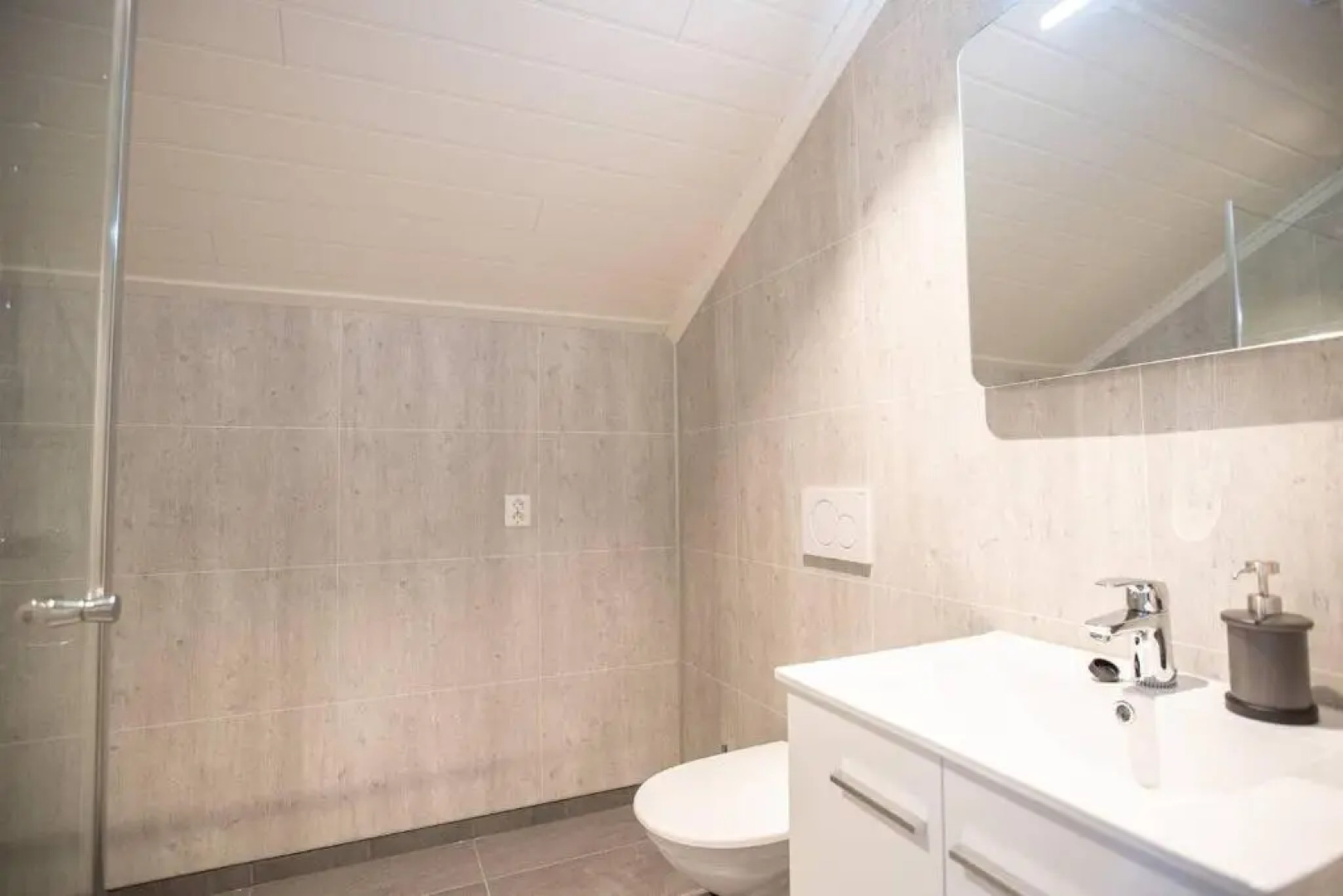 Rolfhytta - Fosskamben 19