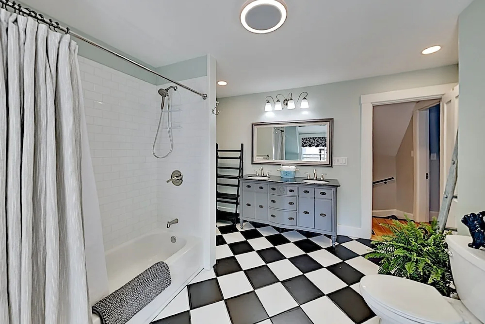 Adorable & Updated In The Heart Of Freeport 3 Bedroom Home