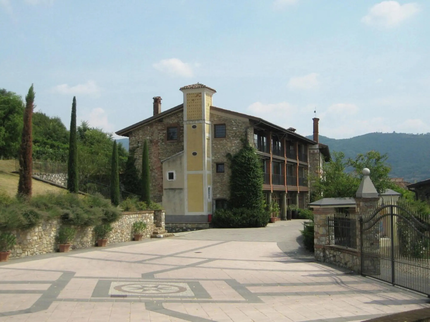 Apartment in the Franciacorta, with private balcony and shared swimming pool