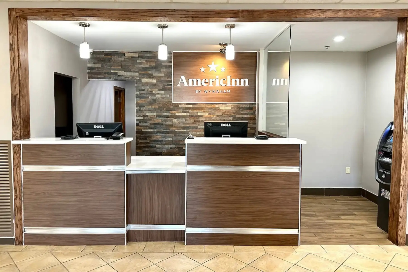 AmericInn & Suites By Wyndham Baraboo Event Center