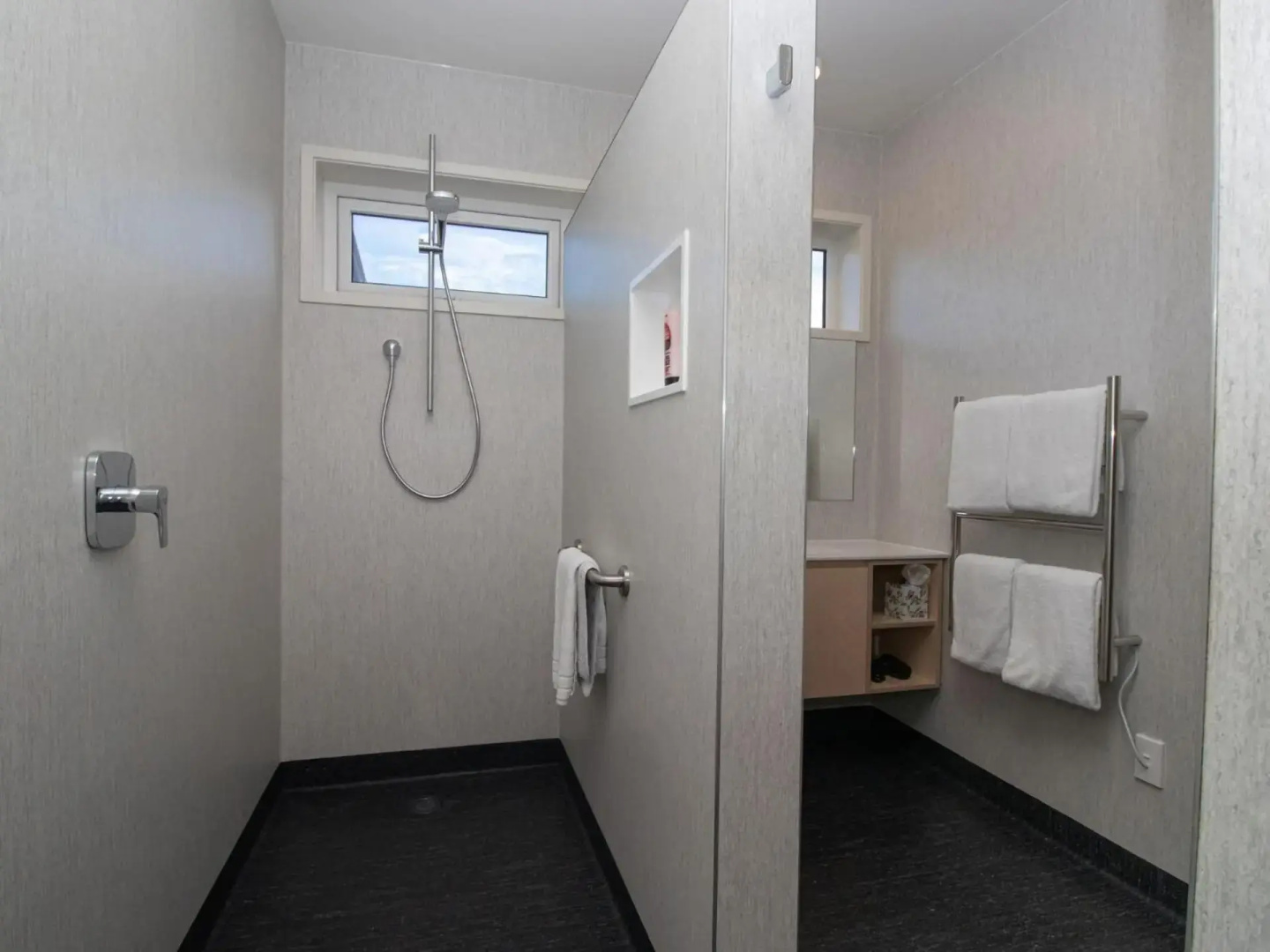 By The Sea On Sackville - Brand New Apartment