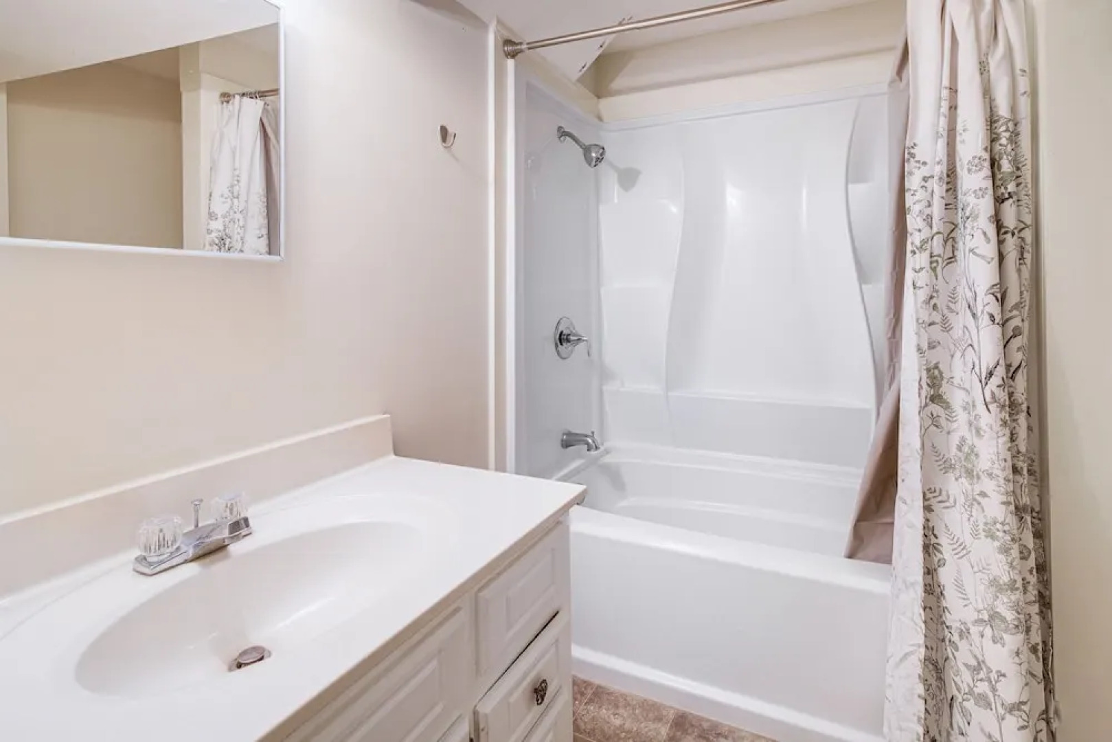 Oxford Getaway: Walk to Oxford Square!