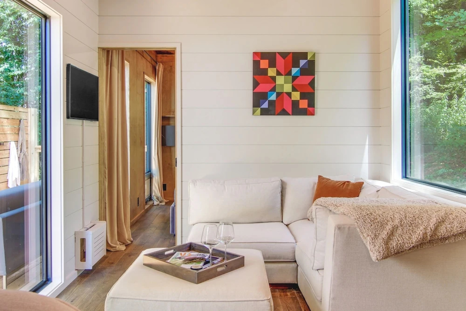 Upscale + Modern Tiny Cabin on Cane River!