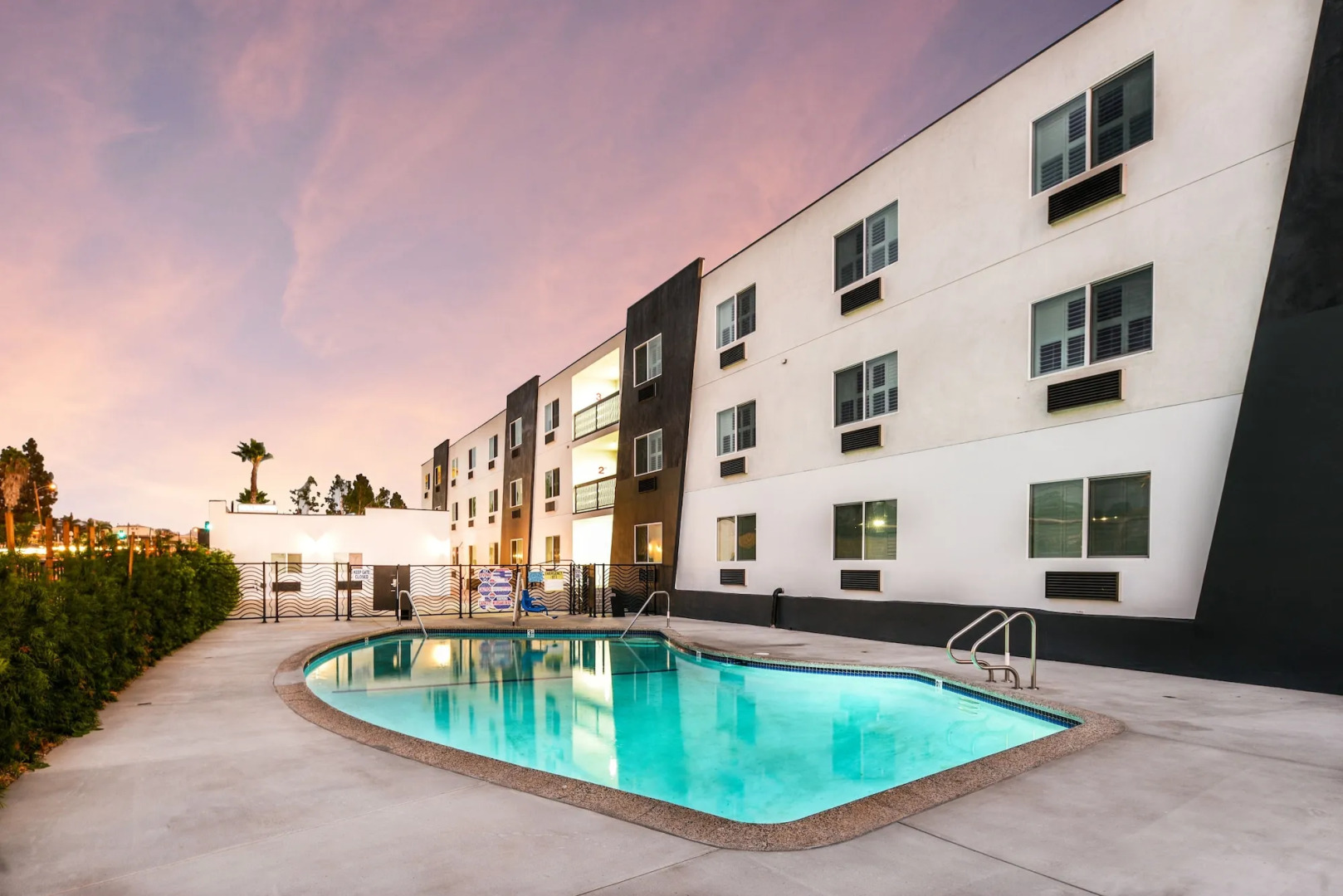 Hollywood Inn Suites Hotel