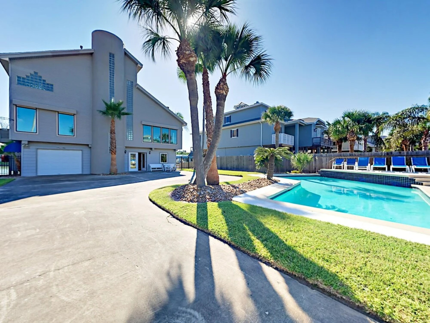 Canal-side Home 4 Bedrooms 4 Bathrooms Home