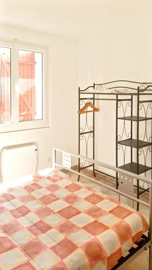 Apartment With 2 Bedrooms in Saint-cyr-sur-mer, With Enclosed Garden a