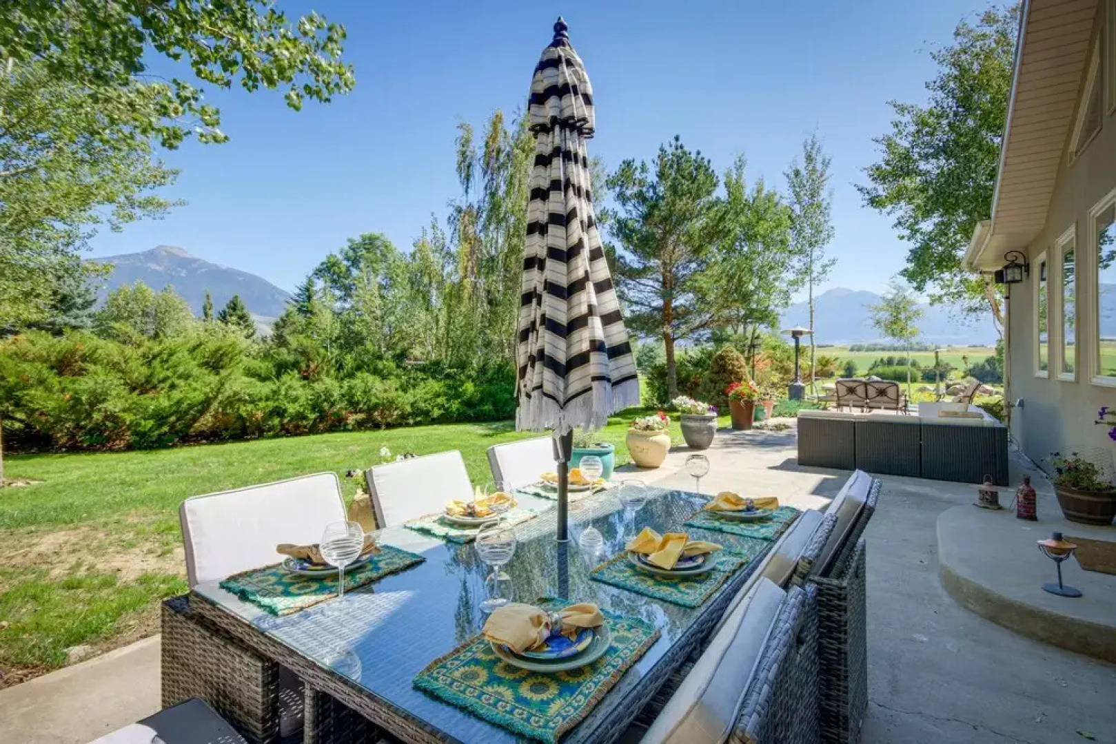 Riverfront Livingston House in Paradise Valley!