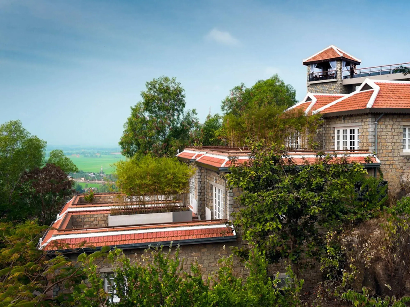 Victoria Nui Sam Lodge