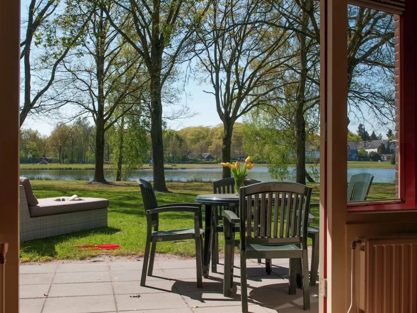 Cosy Bungalow with Microwave, in the Middle of de Maasduinen