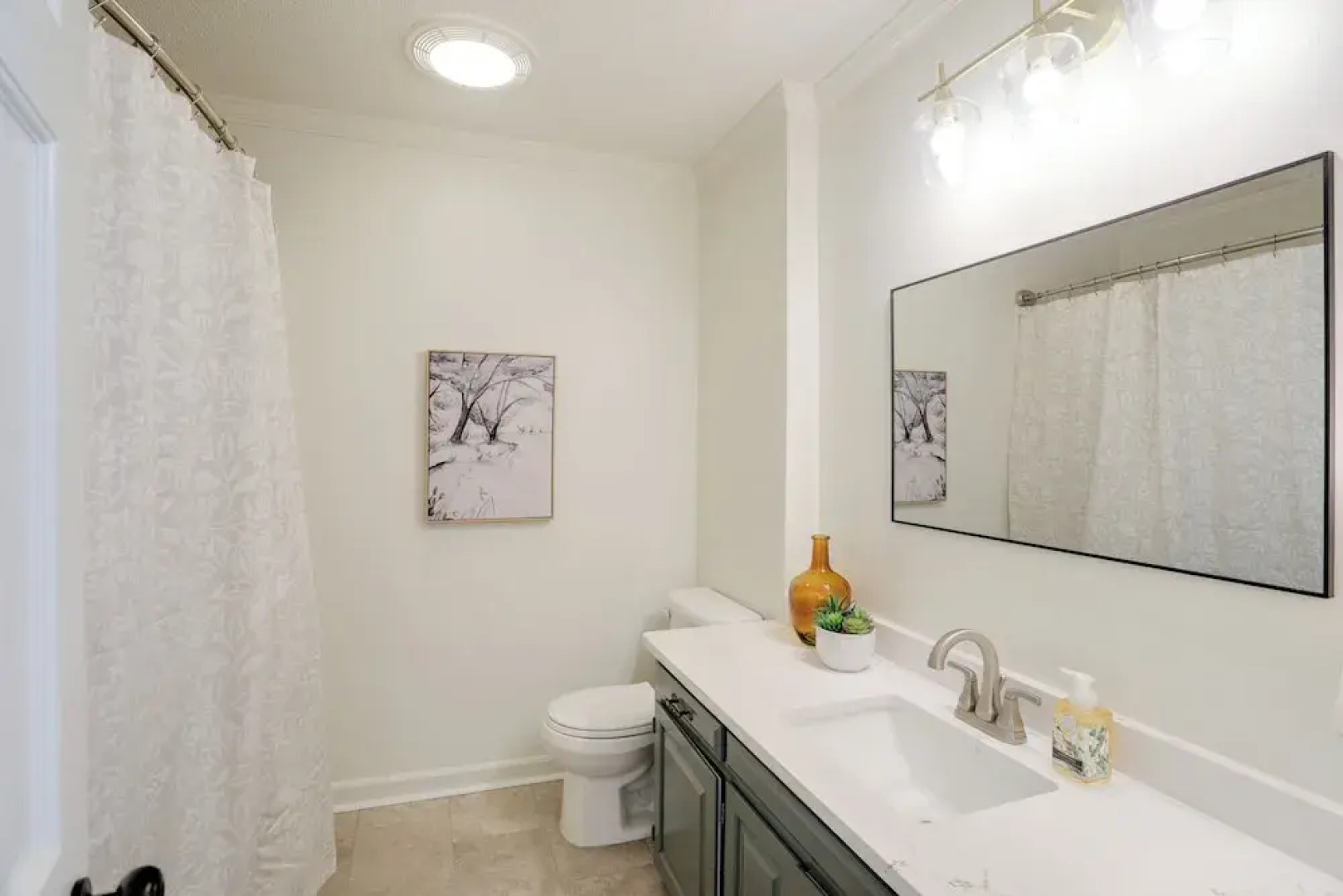 Walk to Oxford Square & Ole Miss: Central Home!