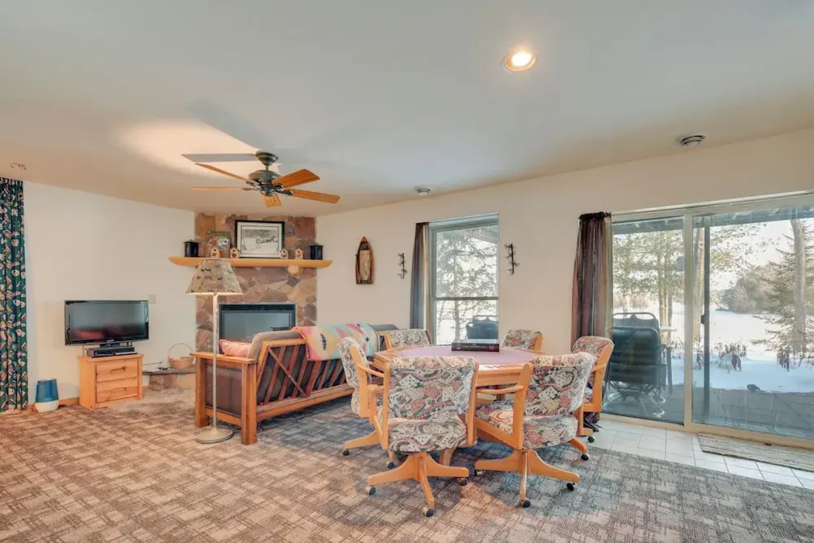 Lakefront Tomahawk Getaway w/ Deck & 2 Fireplaces!