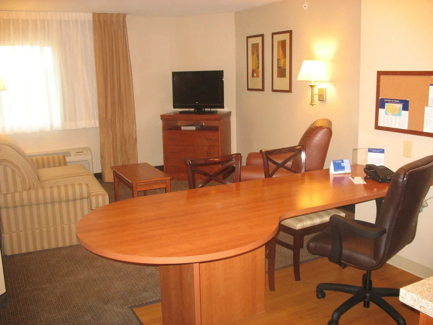 Candlewood Suites Waterloo- Cedar Falls