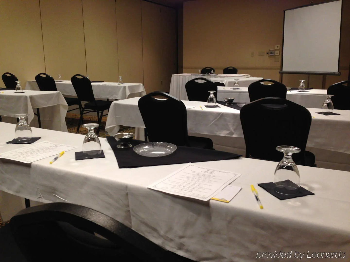 Norwood Inn & Suites La Crosse