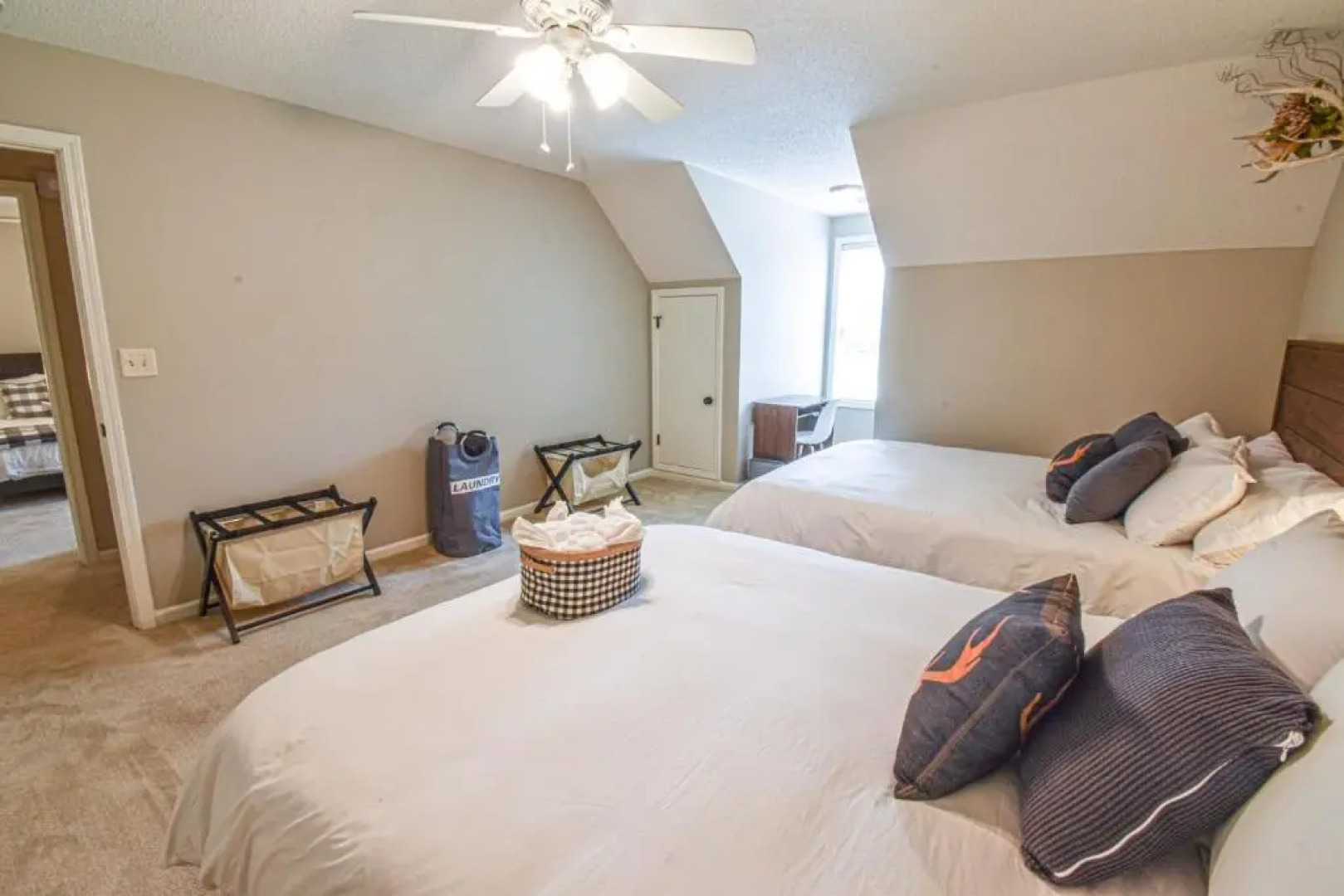 The Crimson Retreat Only 5 Miles to the Stadium BBQ Coffee Games